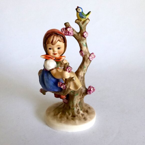 VINTAGE GOEBEL W. GERMANY M.I. HUMMEL APPLE TREE GIRL PORCELAIN FIGURE - Picture 1 of 9